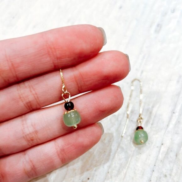 green crystal threader drop earrings H73 - Picture 4 of 5